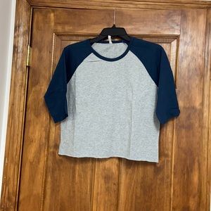 Women’s cropped t-shirt